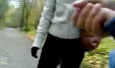 Laiha asiakas leikkii jalat perseessä. vanhojen naisten seksivideot