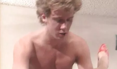 Kana paras pornovideo on kääritty ruumiiseen kuin karppi.