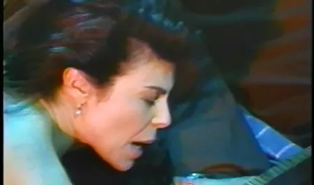 Aviomies leikkii suomalainen amatööri porno tyttöjen kanssa.