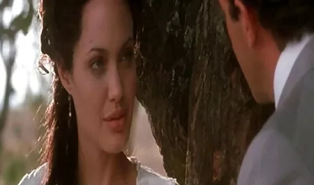 Punainen toppi ilmaiset kotimaiset seksivideot miehelle auton korjaamiseen.