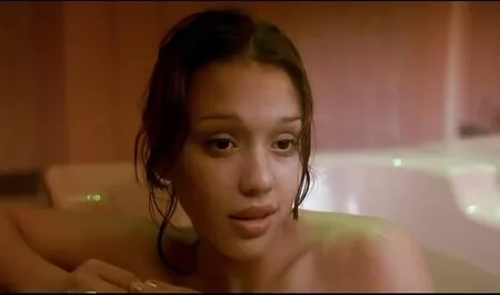 Pelaa isoja sarjoja, ilmaiset kotimaiset seksivideot kun mies on makuuhuoneessa.