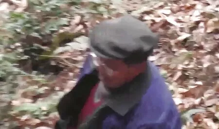 Hän otti valokuvia mr lothar porno naapurinsa kanssa ja tämän poistuessa revittynä sohvalle.