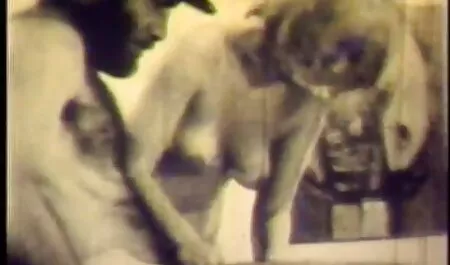 Ammattinäyttelijöiden suomalainen pornofilmi nuori lutka tuo tämän miehen orgasmiin.