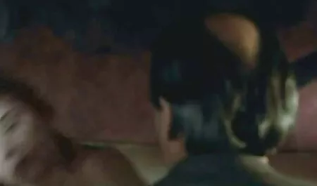 Tsekkiläinen levitti kovaa pornoa seksivaatteita autossa