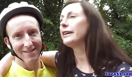 Opettaja on laittanut kauniita nuori porno kasveja uda-orgasmiin.