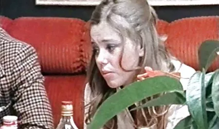 18-vuotias porno karhu opiskelija tuli castingiin ja imee isoa munaa.