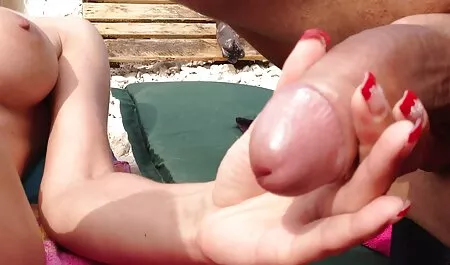 Blondi lutka kanssa perustuu teiniäiti sarita porno rannalle,