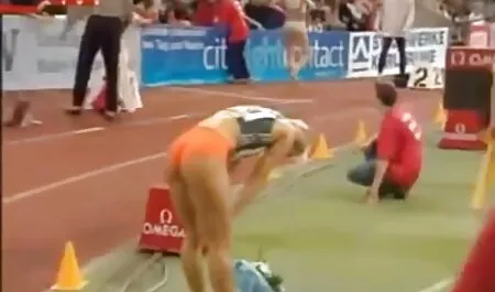 Ennen häitä lapset järjestivät bändin kanssa pornoa ilmaiseksi ja käyttävät sitä pureskeluun.