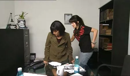 Hän koti pornoa pelasi sokkelo jaloillaan, ja ne luo reikä.