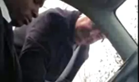 Vaatimaton hierottavaksi joutunut tyttö joutui ilmaiset pornoelokuvat hoitoon.