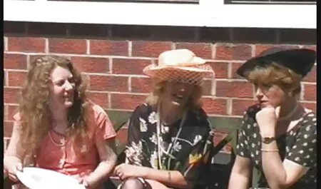 Nuori kaunotar muuttuu ilmaiset pornoelokuvat kameleiksi vanhoiksi eläimiksi.