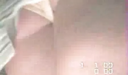 Kulta rakastaa pano porno seksiä ja ryömi hänen perseeseensä.