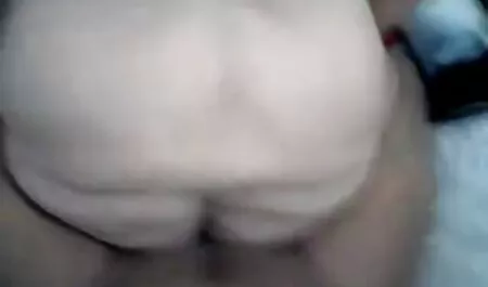 Podkaraulila meni pornovideoita naimisiin katolla olleen naapurin kanssa ja pyysi tätä makuulle