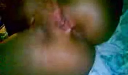 Nuori julkkis porno venäläinen antoi Kyrvän saadakseen hänet naimaan.