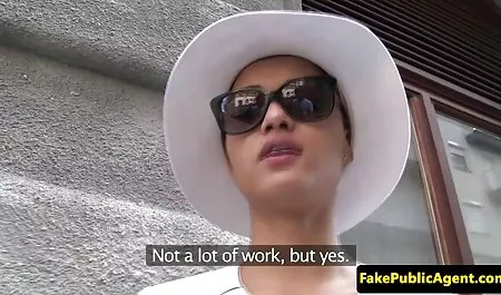 Sulhanen muutti porno karhu mielensä ja kritisoi seurueen rouvaa.