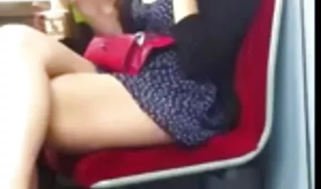 Nuori tyttö lievittää stressiä ilmaiset pornoelokuvat ampumisen jälkeen hotellissa