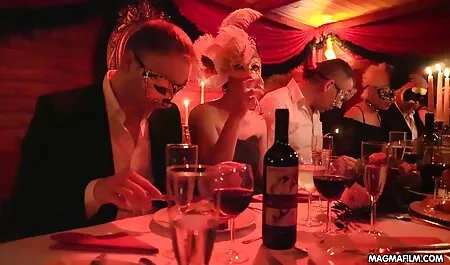 Tämä luo isoäiti porno lohko ja tehdä se syvälle autoon ja se on anaali