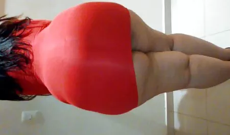 Venäläisnainen antoi parhaan ystävänsä kanssa ilmaiset porno lahjan miehensä seurueelle.