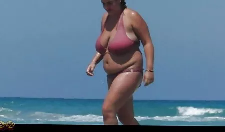 Katso, ilmaisia pornovideoita miten Blondi Masturboi kameran edessä.