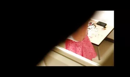 Rakastavaiset tapasivat porno seksiä hänet perseeseen ja rikkoo hänen pillua