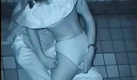 Sillä pornoa ilmaiseksi yksi turpoavista kavereista lähtee maailmalle