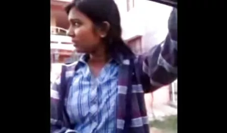 Lovelace pienellä kauneudella laittaa paksun äiti porno Perseen