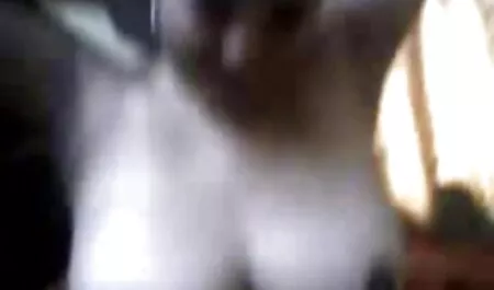 Jättiläisherkullinen paikallaan käsittelemään porno ilmaiset balettitanssijaa