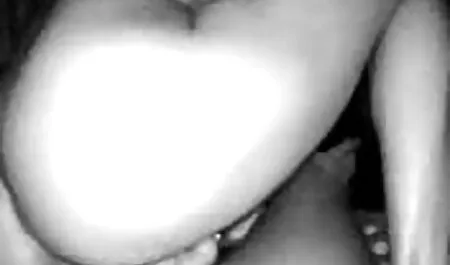 Aasialainen perhe porno esittää blondia nähdäkseen ankkoja ja remmiä.