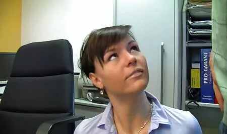 Opettaja, joka haluaa istuttaa paksuuden oppilaan ilmaiset seksivideot ohueen pilluun.