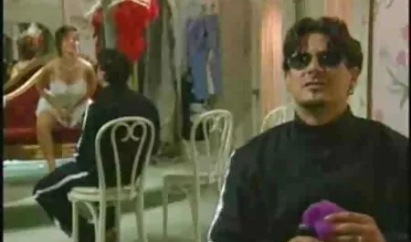 Pimeässä huoneessa, näkymälaskenta sijaan hieronta. ilmaisia pornoelokuvia