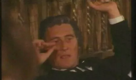 miniature Japanilainen on porattu personal ilmaisia pornoelokuvia trainer ja amatööri andn kasvoihin.