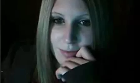 Kaksi miestä muuttui porno lihava huoraksi ja täytti hänet.