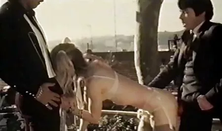 Ne, jotka rakastavat eivät väitä, mutta samaan aikaan ilmestyi myös kaksi parasta pornoa laatikkoa