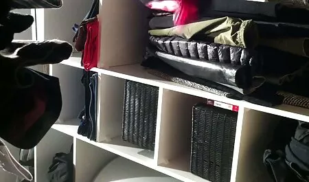 Äiti lähestyi parhaan ystävänsä tytärtä kotona ja teki palkinnoksi ilmaiset pornovideot ankkaa