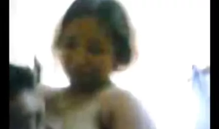 MILF ilmaiset seksivideot viettelee hieronta, ja veli