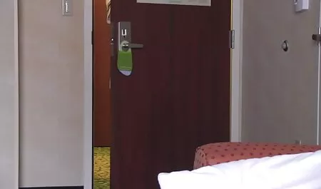 Ohjaaja ei voi vastustaa ja suomalaisia seksivideoita istutti kaunottaren perseeseen