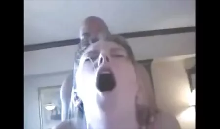 Tapasin kivan tyypin raitiovaunussa ja kutsuin hänet seksiä pornoa syömään ankkoja.