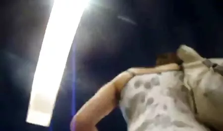 Paksukalloinen mies ilmainen porno ottaa vaunun.