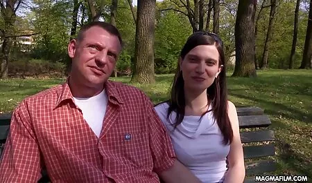 Nälkäinen nainen suomalaiset porno videot kohtaa ankkapukuisen naisen ja joutui ankkojen vangiksi.