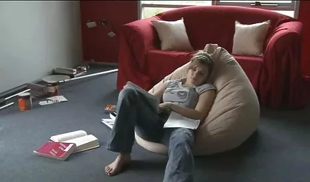 Tyttö perhe porno itkee nuorta näyttelijätärtä.