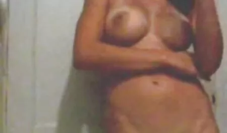 Hän antautui purista ilmaiset pornoelokuvat hänen pillua