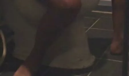 Parta petturi nuolee nähdä tyttö, ja ilmaiset seksivideot varasti hattu