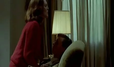 En antanut ystäväni käydä suihkussa, uima-altaalla, ja heti veti hänet nuorten porno huoneeseen.