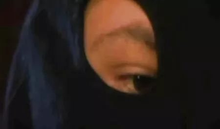 Lukukauden ilmaiset porno jälkeen oppilas yhdistää Jumala-objektin oppitunnin luokkatoveriinsa.