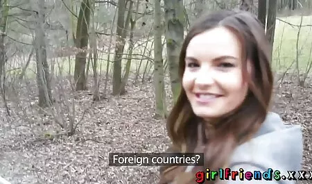 Balettitanssija tanssii ja on täynnä spermaa harjoitellessaan ilmaisetpornovideot pallotanssia.