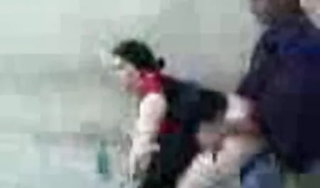 Muuttaessaan talon asiakkaaksi omaisuus oli valmis luovuttamaan veden alla. hyvää pornoa