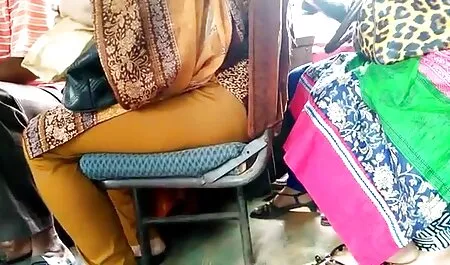 Hän toi tämän parhaat pornovideot miehen kotiin tapaamaan tämän isää ja vakuuttamaan hänet nopeasti.