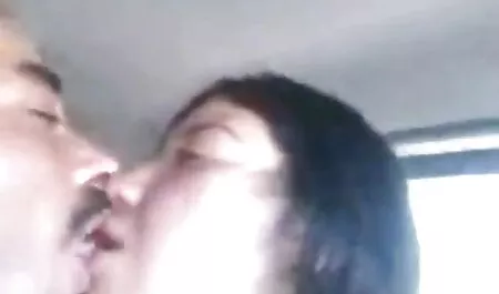 Hän pornovideoita ilmaiseksi tuo kotiin miehen, jolla on penis.