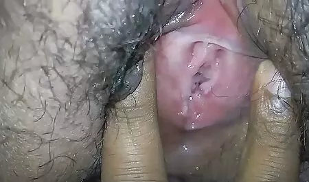 Nälkäinen, leikkiä kukko, ilmaista pornoo nähdä pöydän.