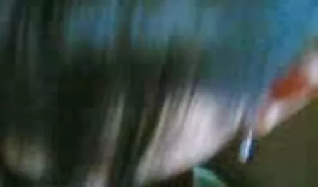 Naiset löytävät itsensä ilmaiset seksivideot ystävän keittiöstä hänen kanssaan.